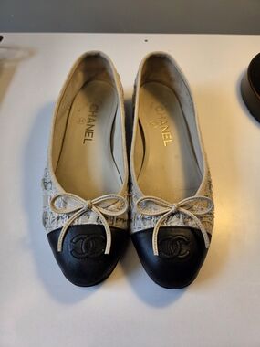 Chanel Ballerina Interlocking CC logo flats  35.5- Text Printed Fab/leather Auth